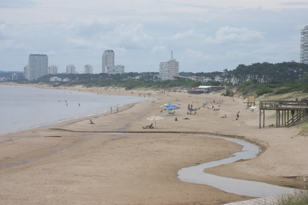 Late-afternoon view of Playa Mansa in Punta del Este near beachfront dining.
