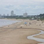 Late-afternoon view of Playa Mansa in Punta del Este near beachfront dining.