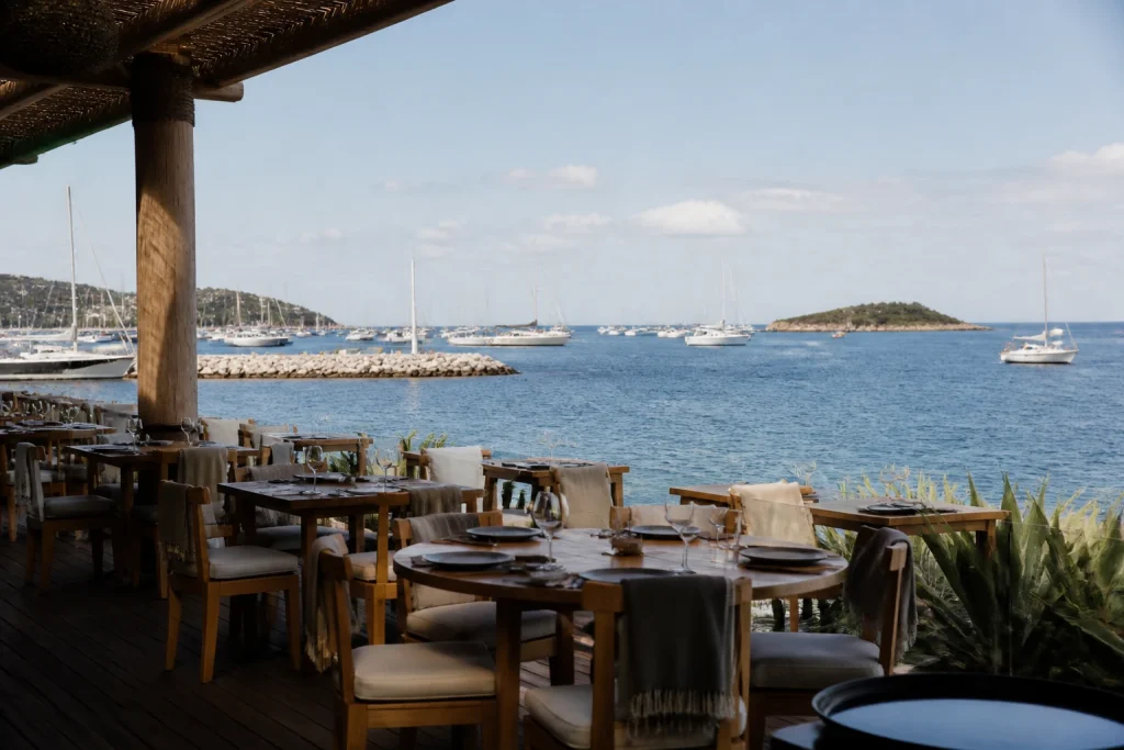 Guappa waterfront dining area overlooking the Punta del Este port and Isla Gorriti
