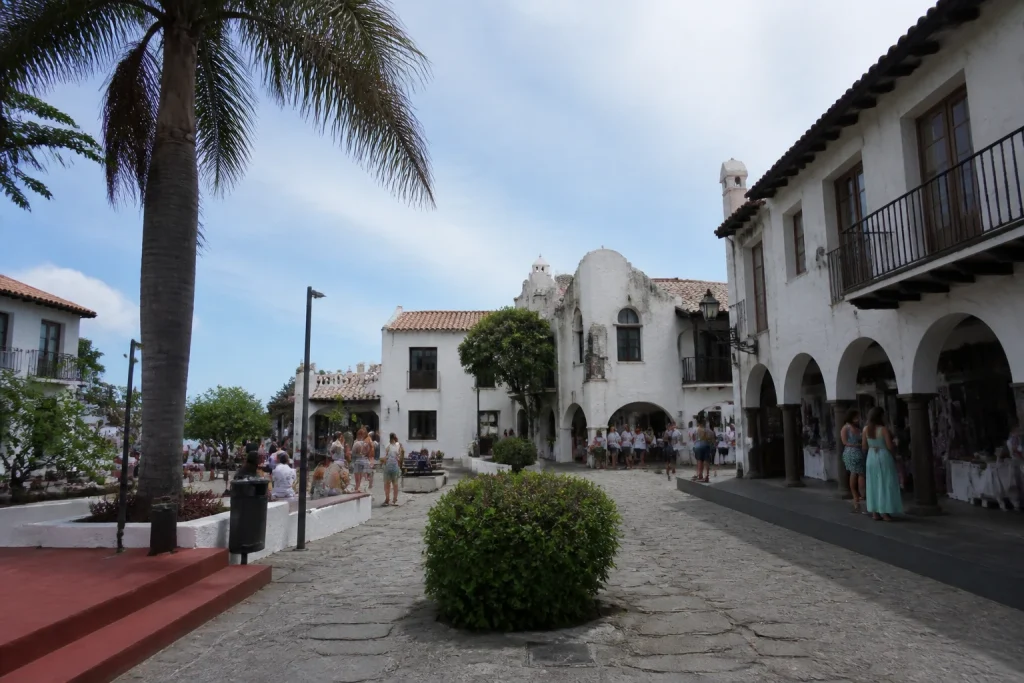 Pedestrian area at Plaza de los Artesanos in Punta del Este