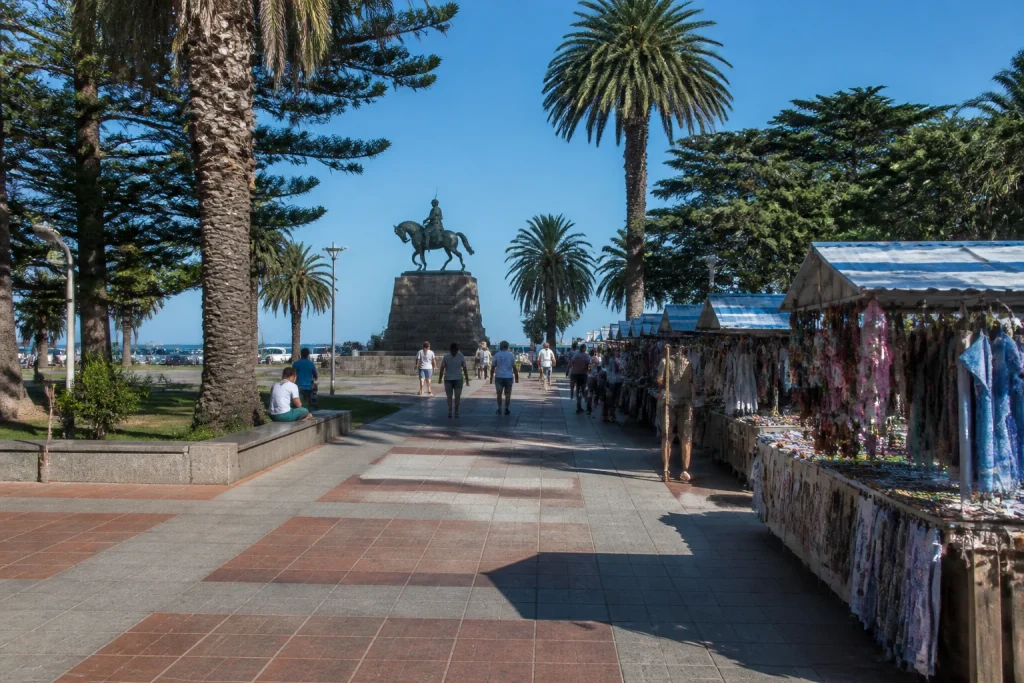 Plaza Artigas and Paseo de los Artesanos in Punta del Este