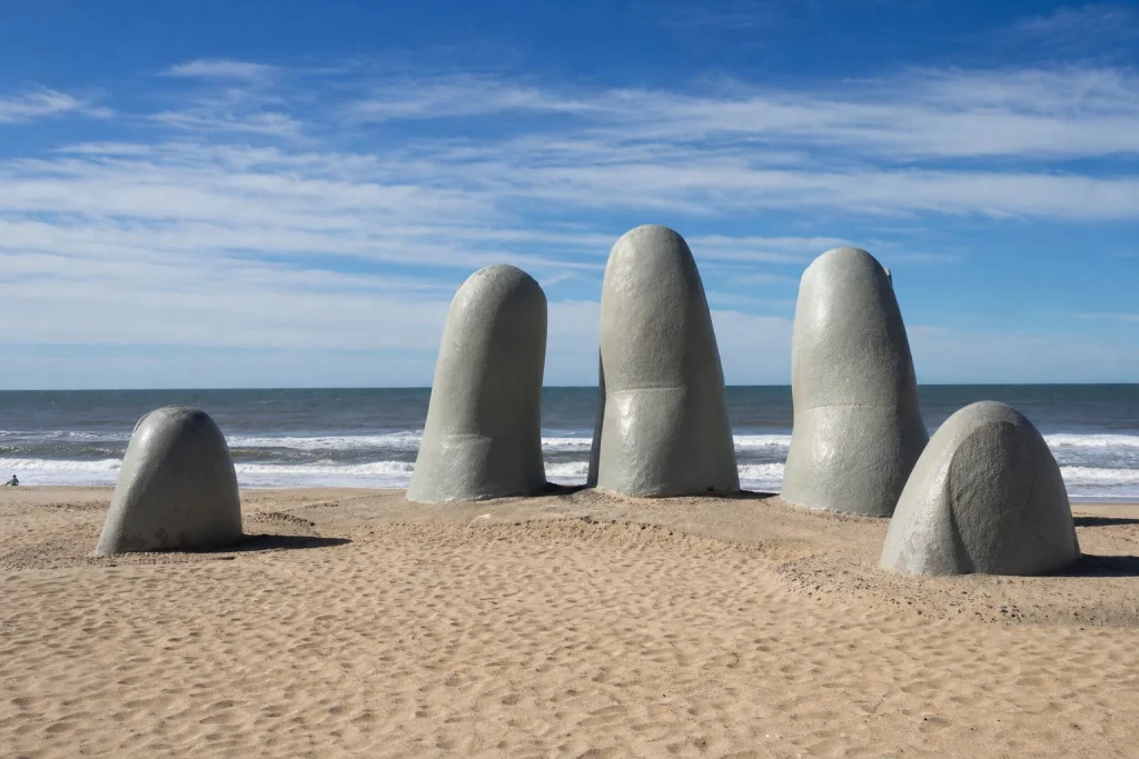 La Mano Punta del Este Guide