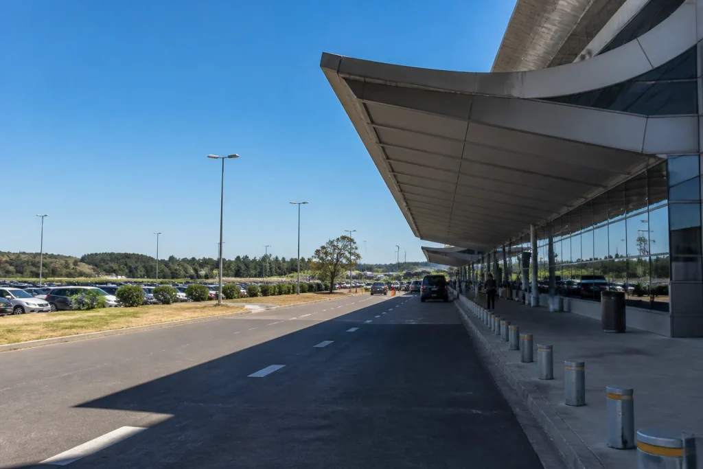Access road approaching Punta del Este Airport