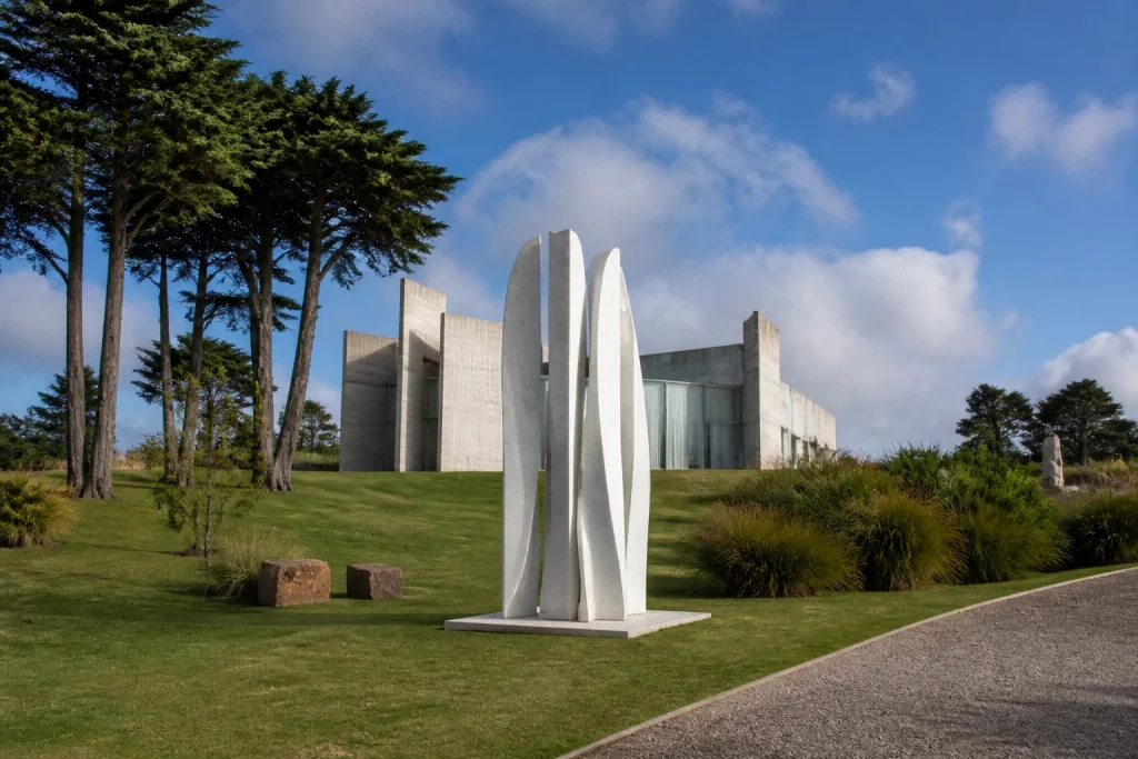 MACA contemporary-art campus and sculpture park in Manantiales.